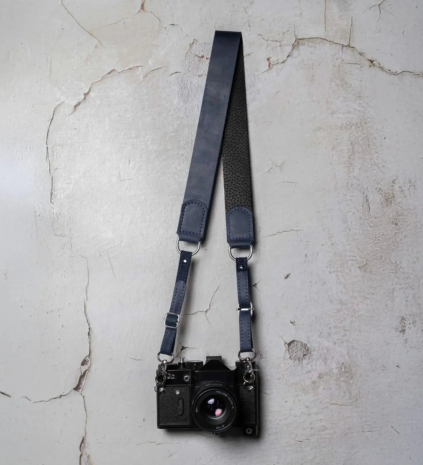 Distressed Leather Camera Strap – Quick Release & Secure Fit