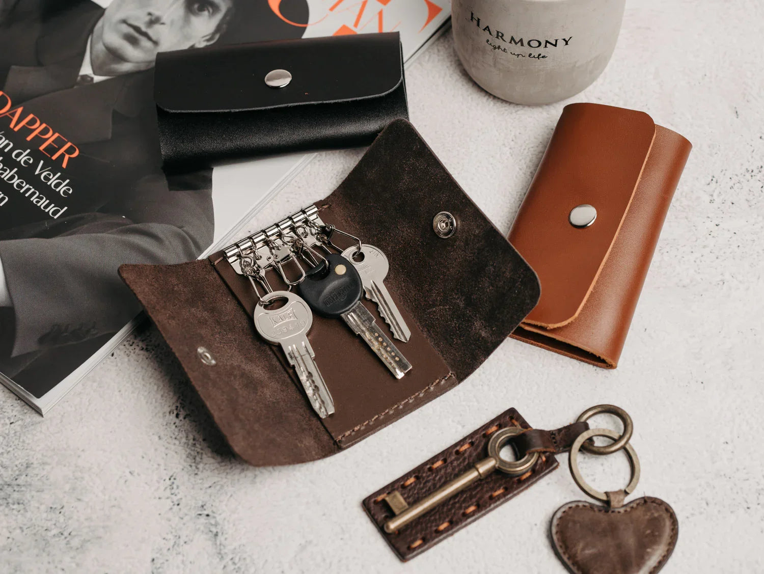 Leather Key Holder – Compact 6-Key Organizer