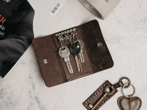 Leather Key Holder – Compact 6-Key Organizer