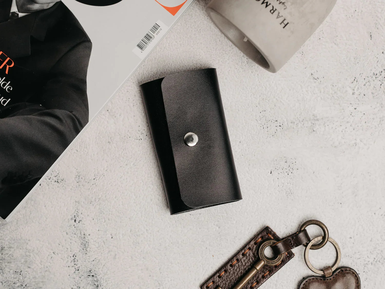 Leather Key Holder – Compact 6-Key Organizer
