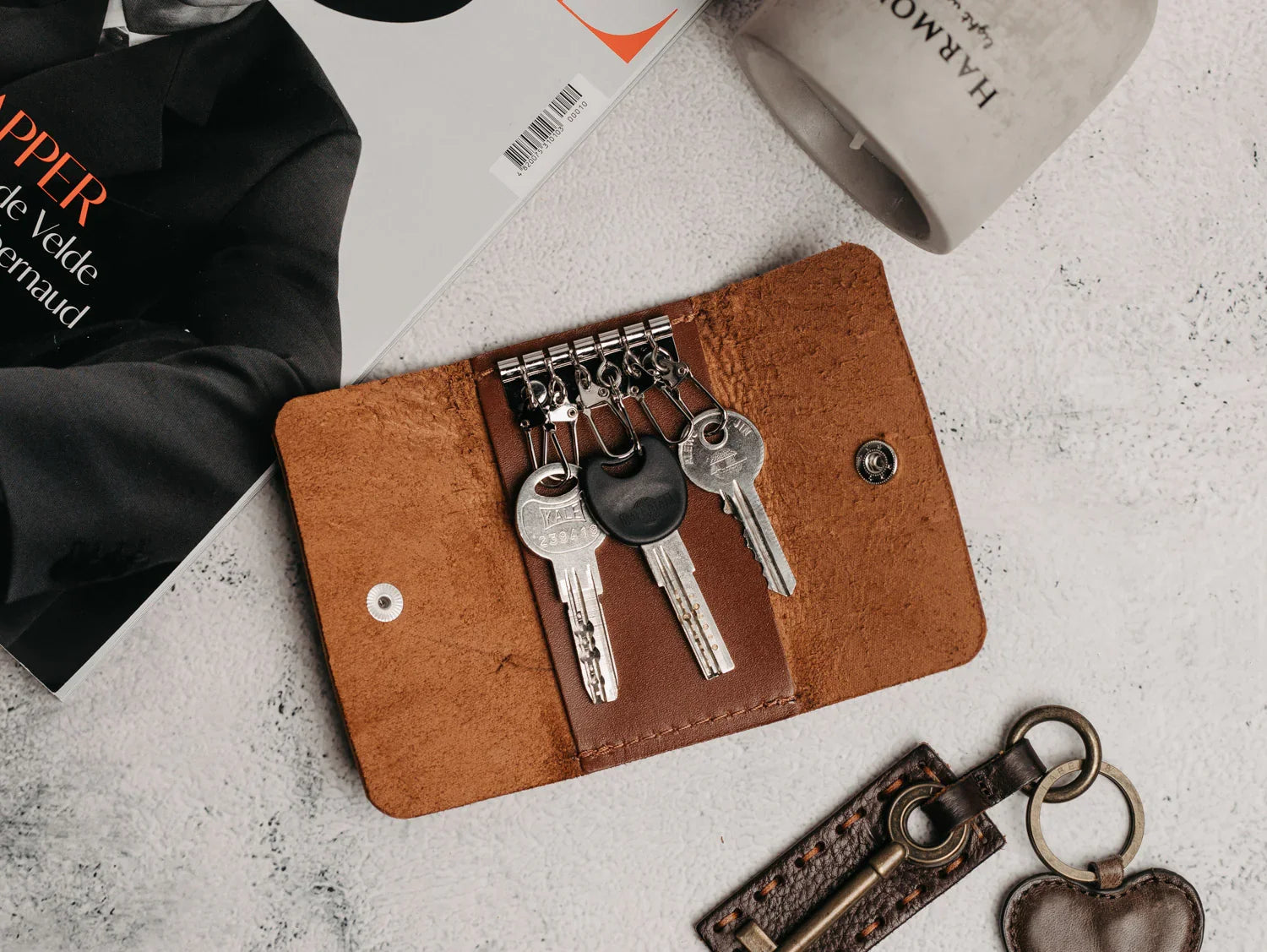 Leather Key Holder – Compact 6-Key Organizer