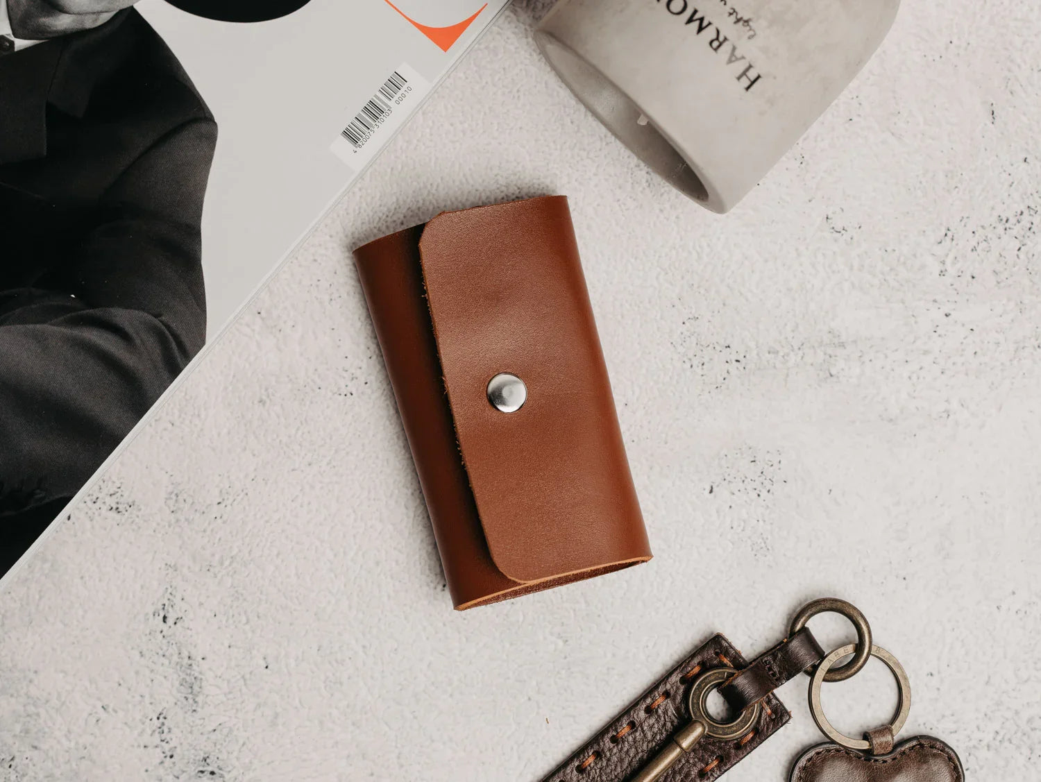 Leather Key Holder – Compact 6-Key Organizer