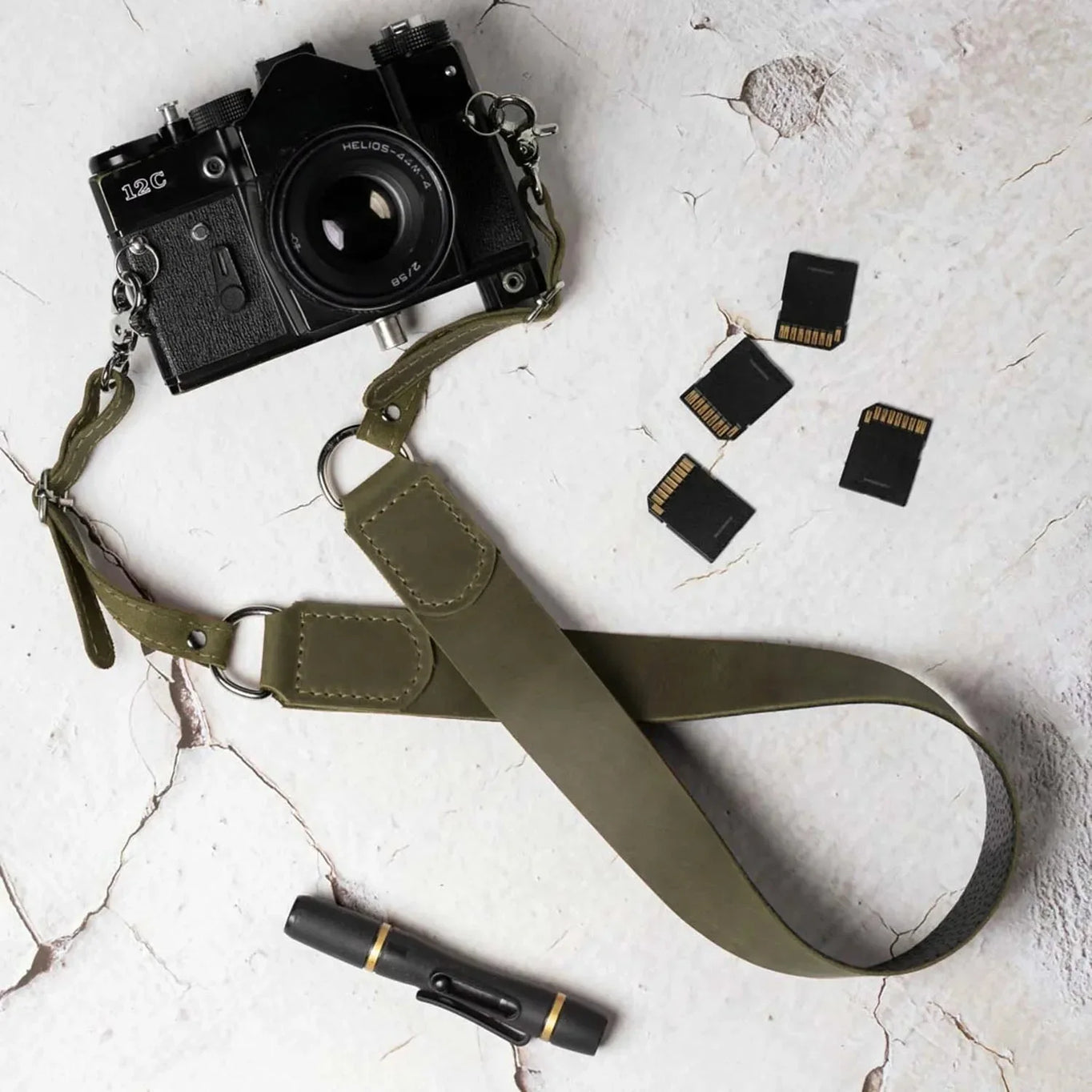 Distressed Leather Camera Strap – Quick Release & Secure Fit