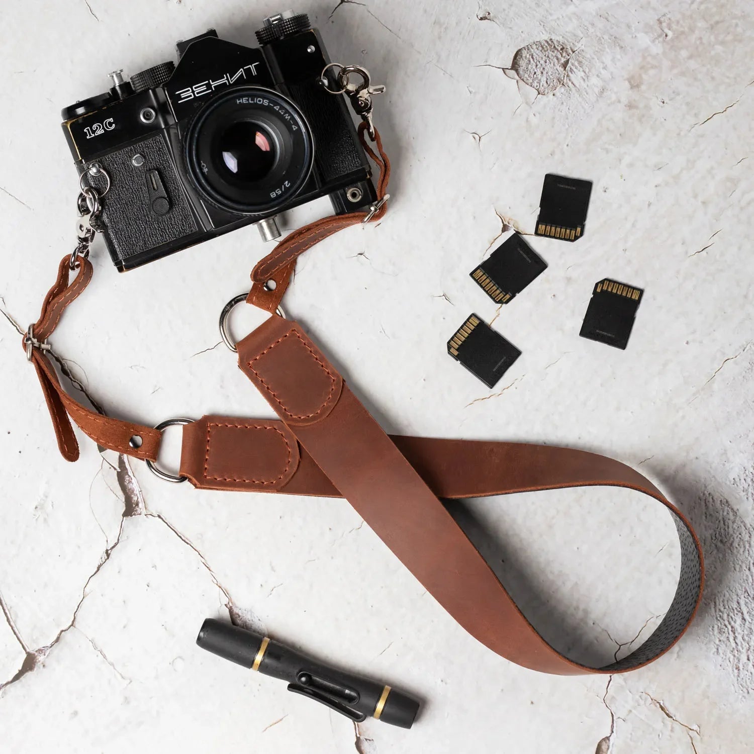 Distressed Leather Camera Strap – Quick Release & Secure Fit