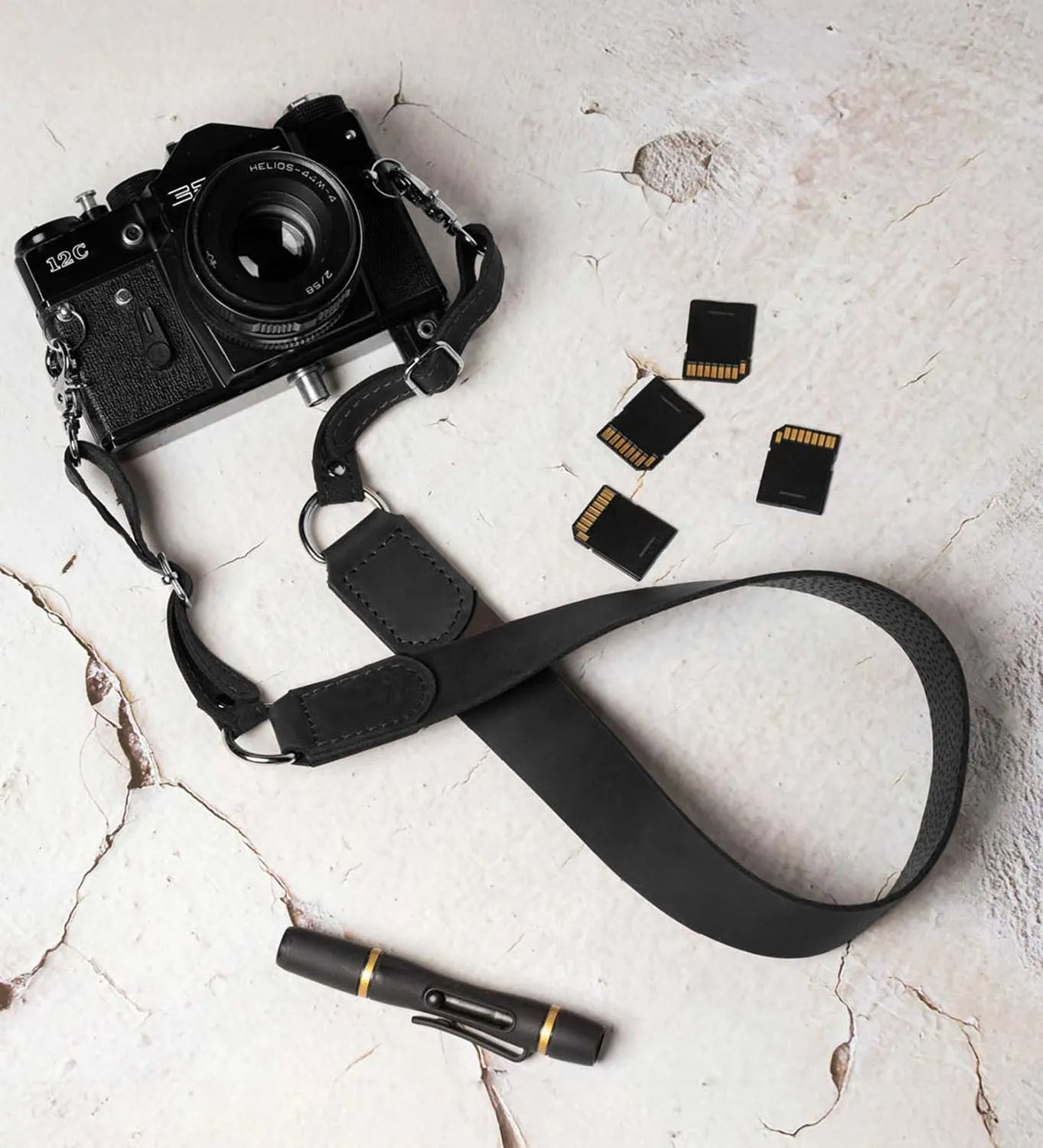 Distressed Leather Camera Strap – Quick Release & Secure Fit
