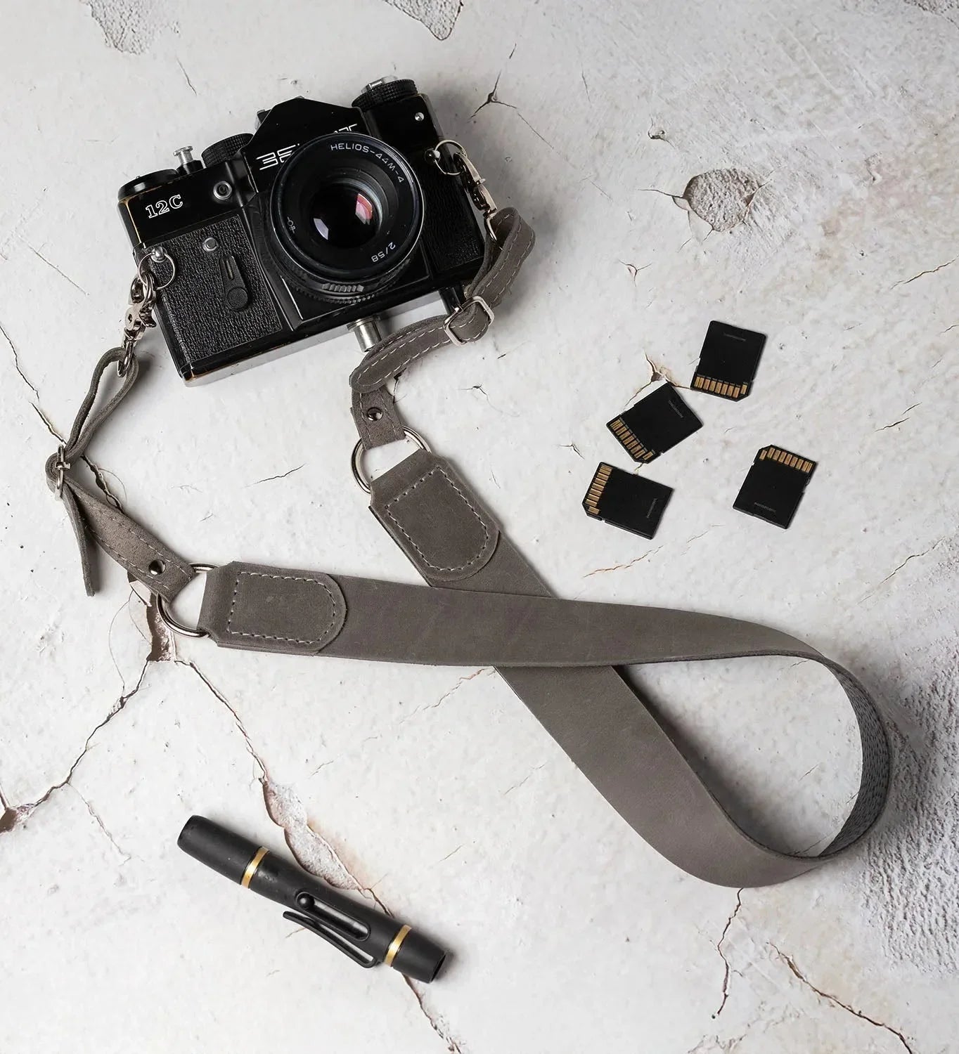 Distressed Leather Camera Strap – Quick Release & Secure Fit