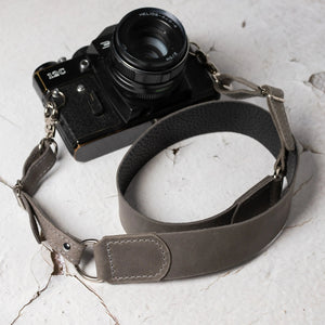 Distressed Leather Camera Strap – Quick Release & Secure Fit