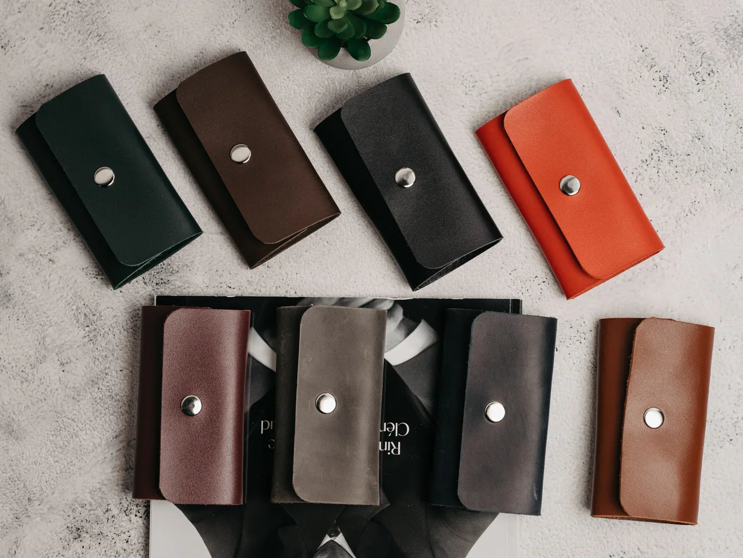Leather Key Holder – Compact 6-Key Organizer