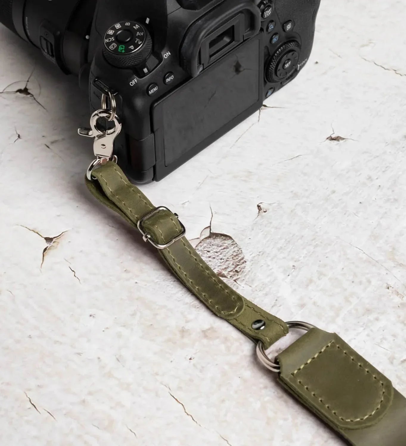 Distressed Leather Camera Strap – Quick Release & Secure Fit