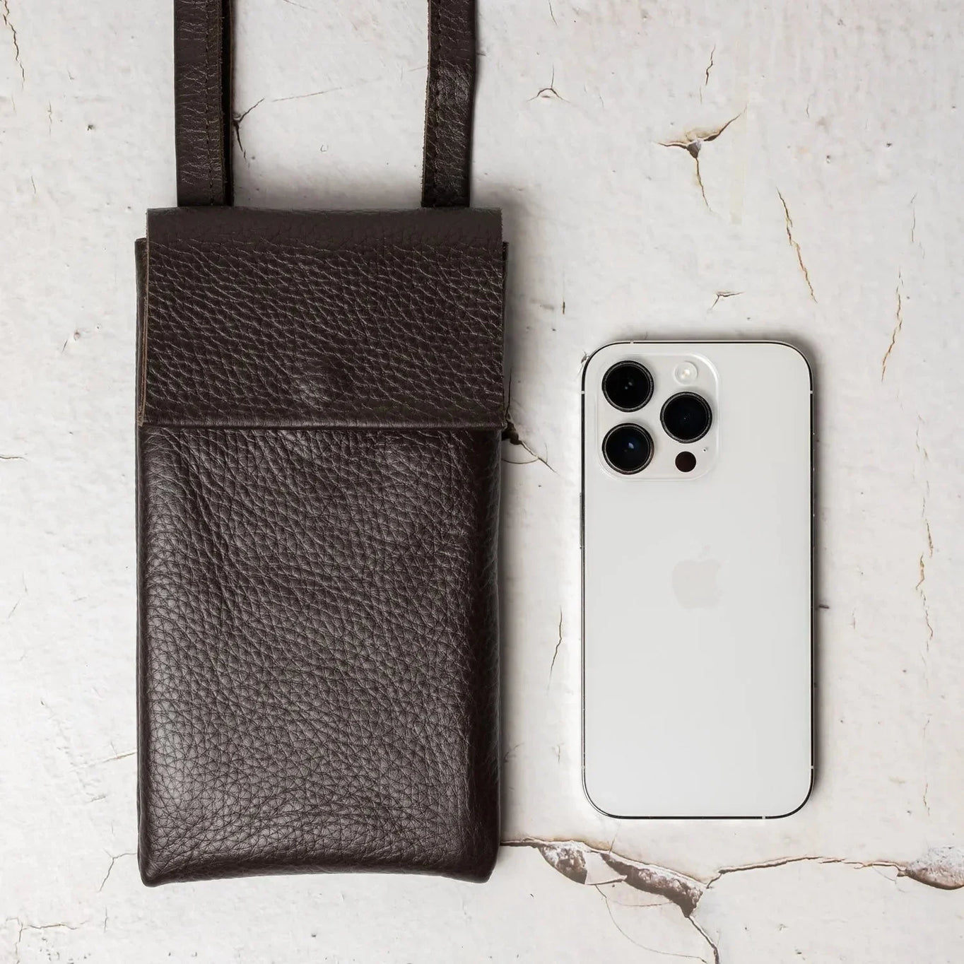 Minimalist Phone Pouch – Grainy Leather Crossbody Bag