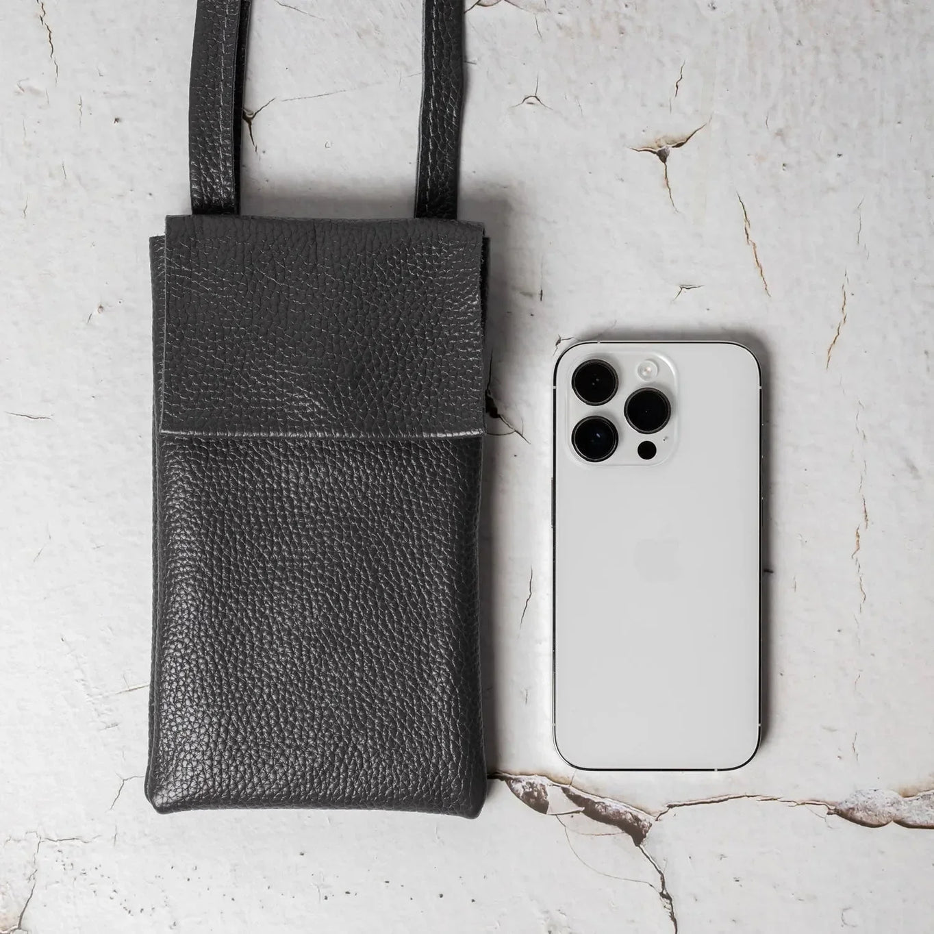 Minimalist Phone Pouch – Grainy Leather Crossbody Bag