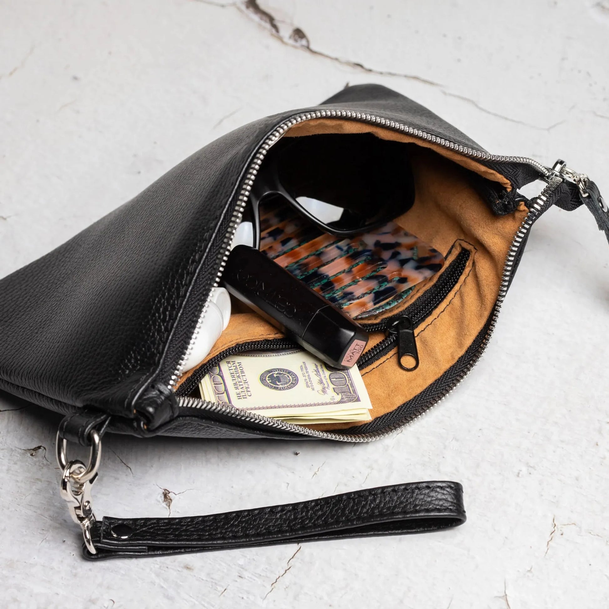 Zippered Full grain Leather Clutch | Graini Black - Wenderfarer