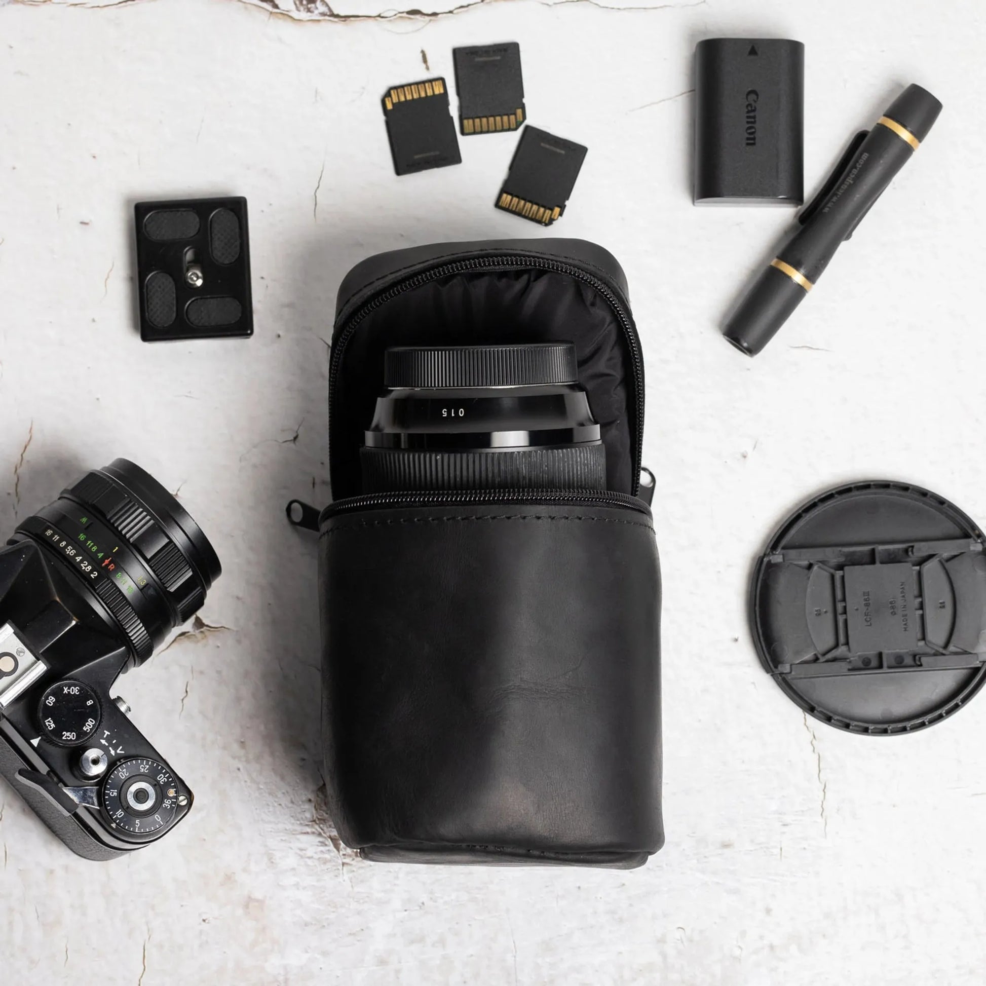 Distressed Leather Camera Lens Pouch | Black - Wenderfarer