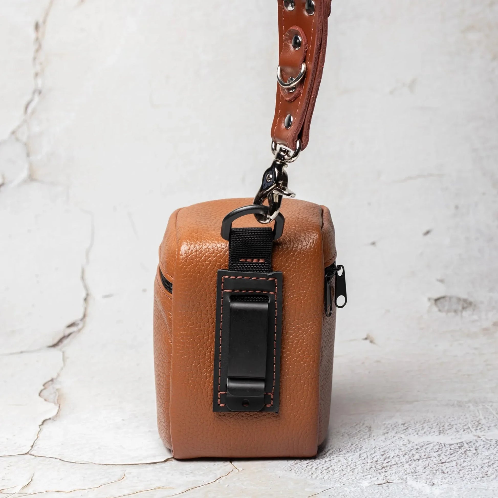 Full-Grain Leather Camera Lens Case | Cognac - Wenderfarer