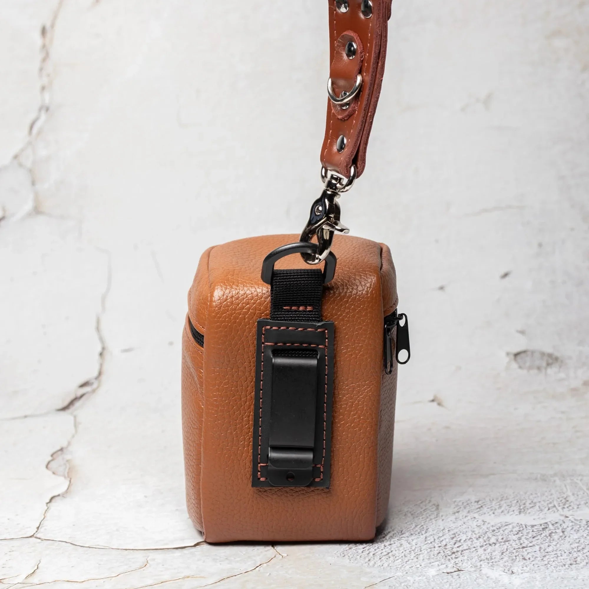 Full-Grain Leather Camera Lens Case | Cognac - Wenderfarer