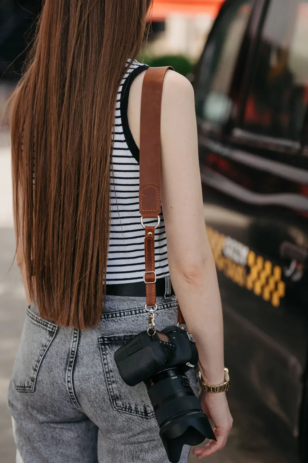 Distressed Leather Camera Strap – Quick Release & Secure Fit