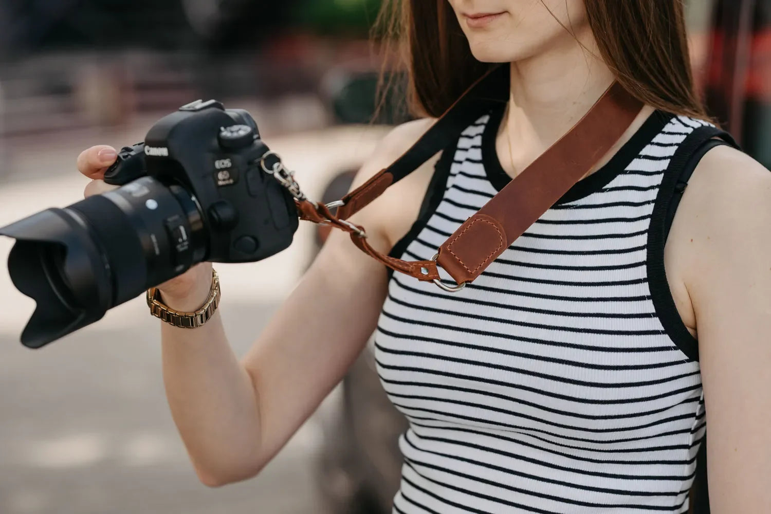 Distressed Leather Camera Strap – Quick Release & Secure Fit