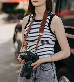 Distressed Leather Camera Strap – Quick Release & Secure Fit