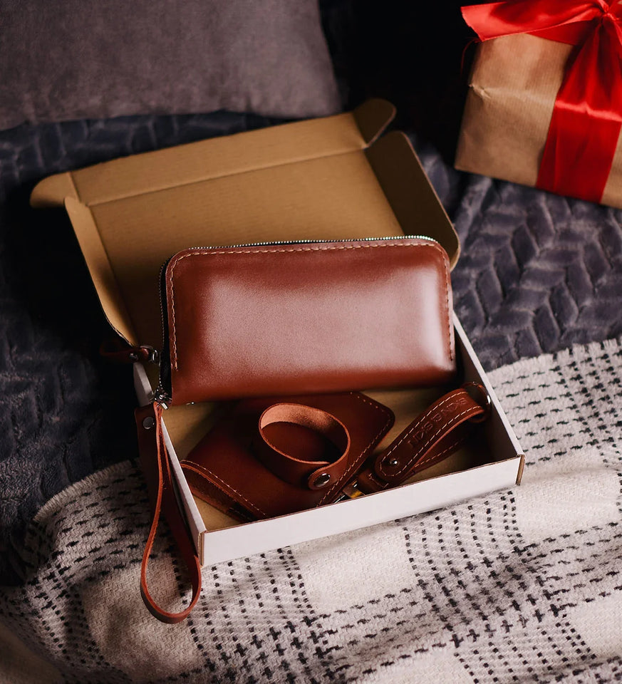 Leather Clutch Wallet – Zip Closure & Wrist Strap