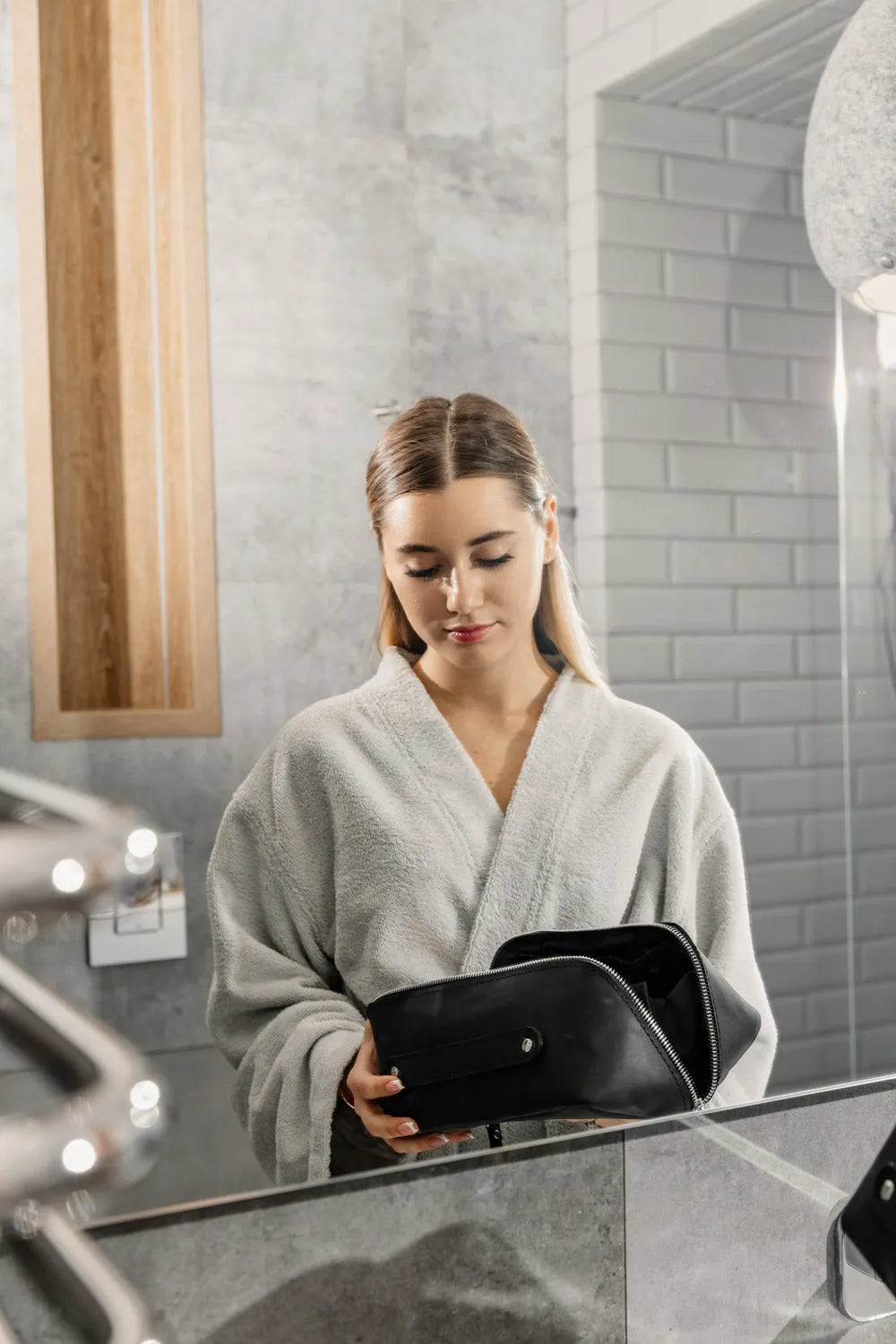 Fullgrain Leather Cosmetic Bag - BeautyBox | Matte Black - Wenderfarer