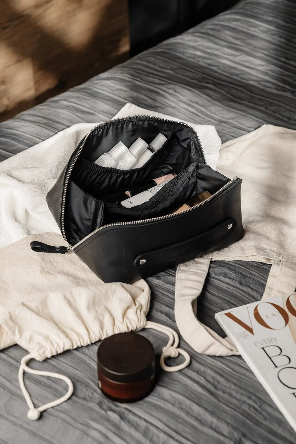 Fullgrain Leather Cosmetic Bag - BeautyBox | Matte Black - Wenderfarer