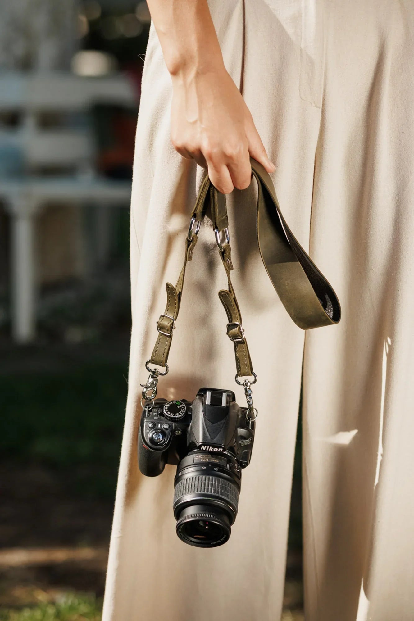 Distressed Leather Camera Strap – Quick Release & Secure Fit