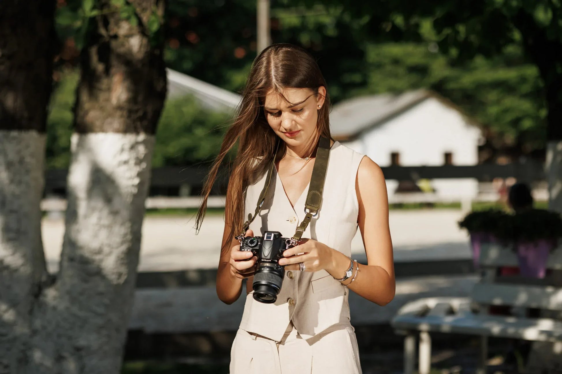 Distressed Leather Camera Strap – Quick Release & Secure Fit