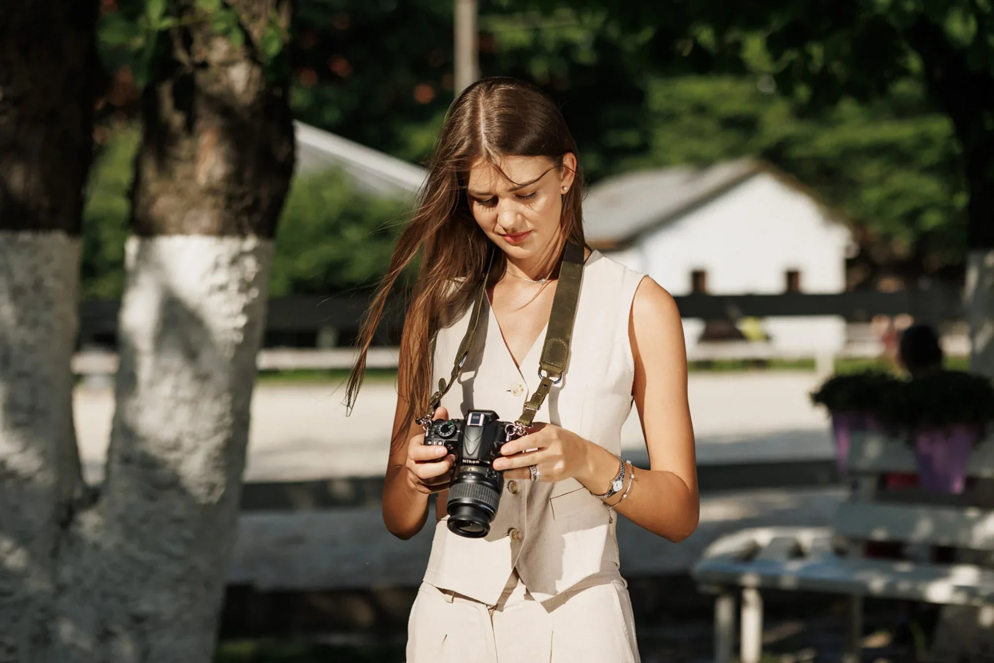 Distressed Leather Camera Strap – Quick Release & Secure Fit