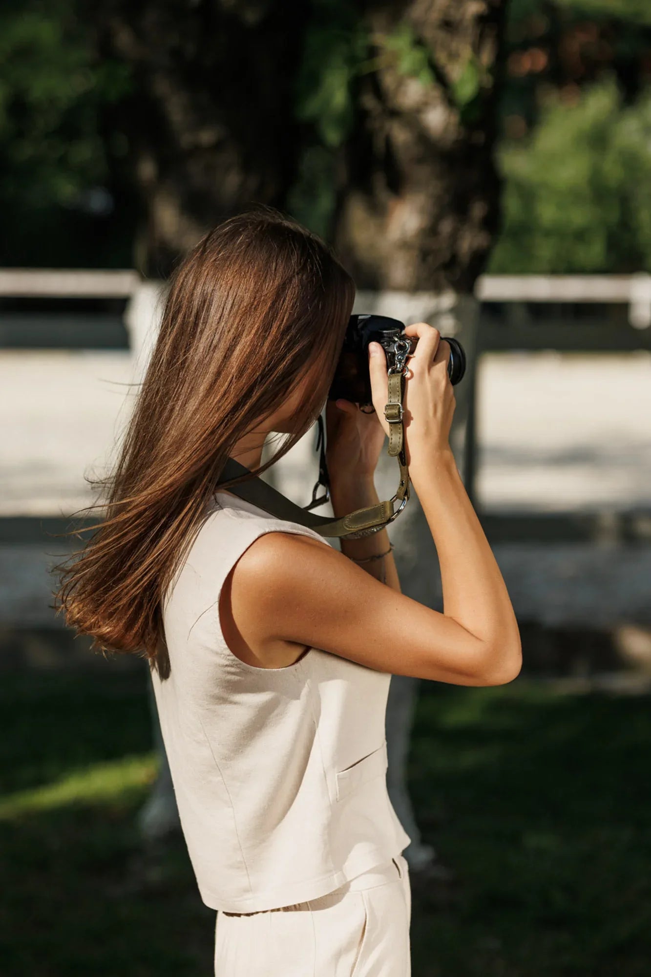 Distressed Leather Camera Strap – Quick Release & Secure Fit
