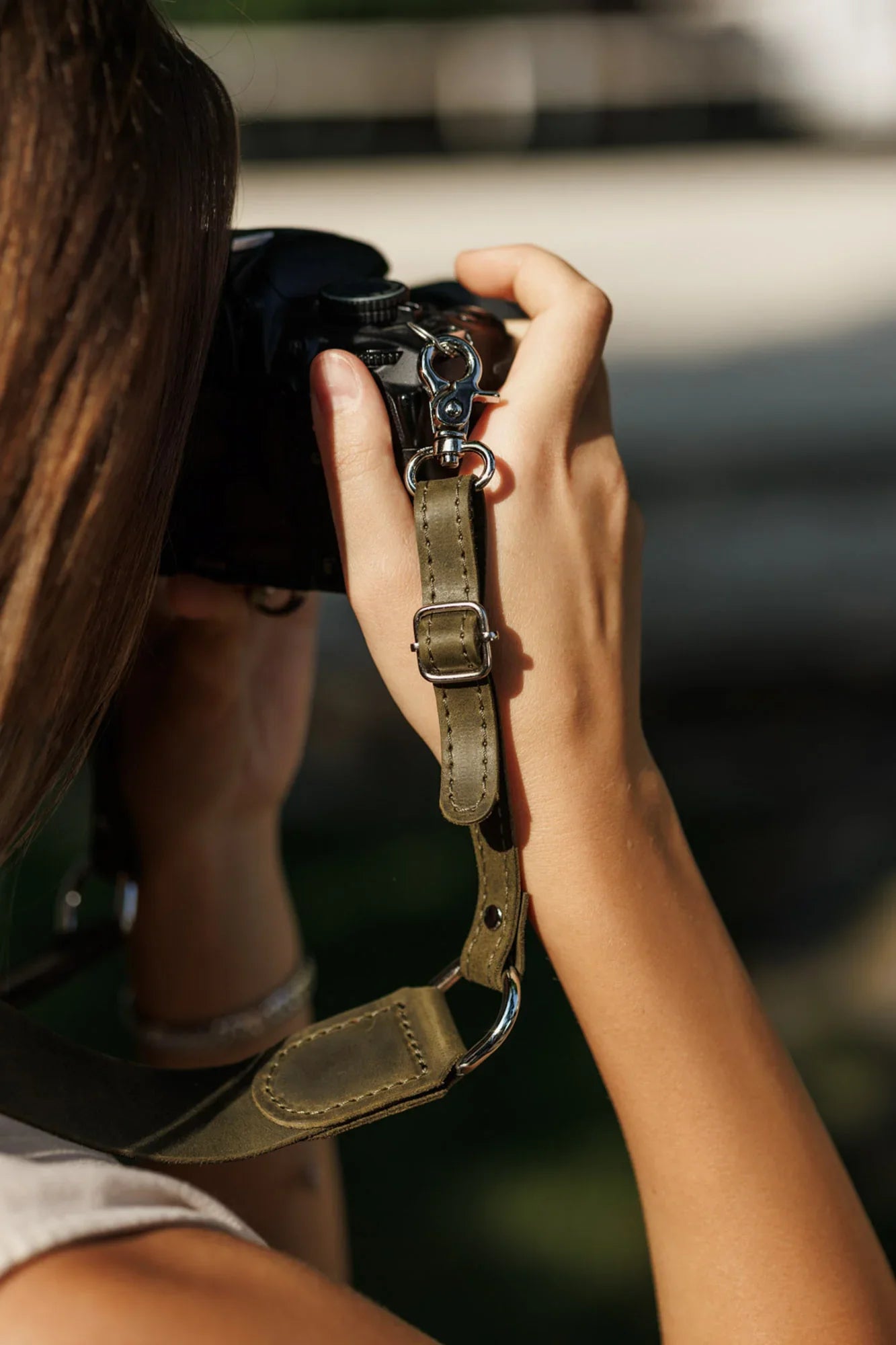 Distressed Leather Camera Strap – Quick Release & Secure Fit