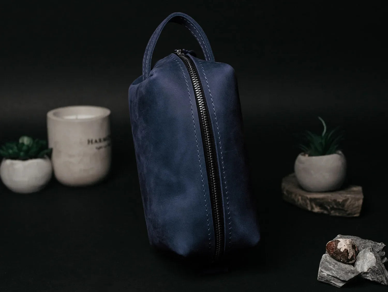 Leather Dopp kit | Matte Navy Blue - Wenderfarer