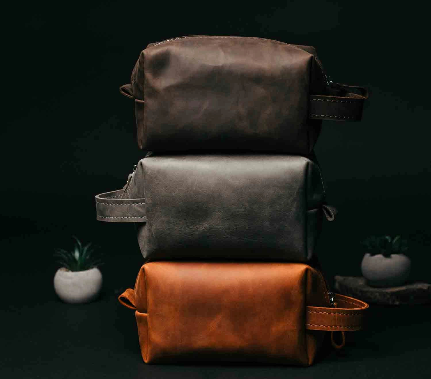 Dopp Kits & Travel Cosmetic Bags