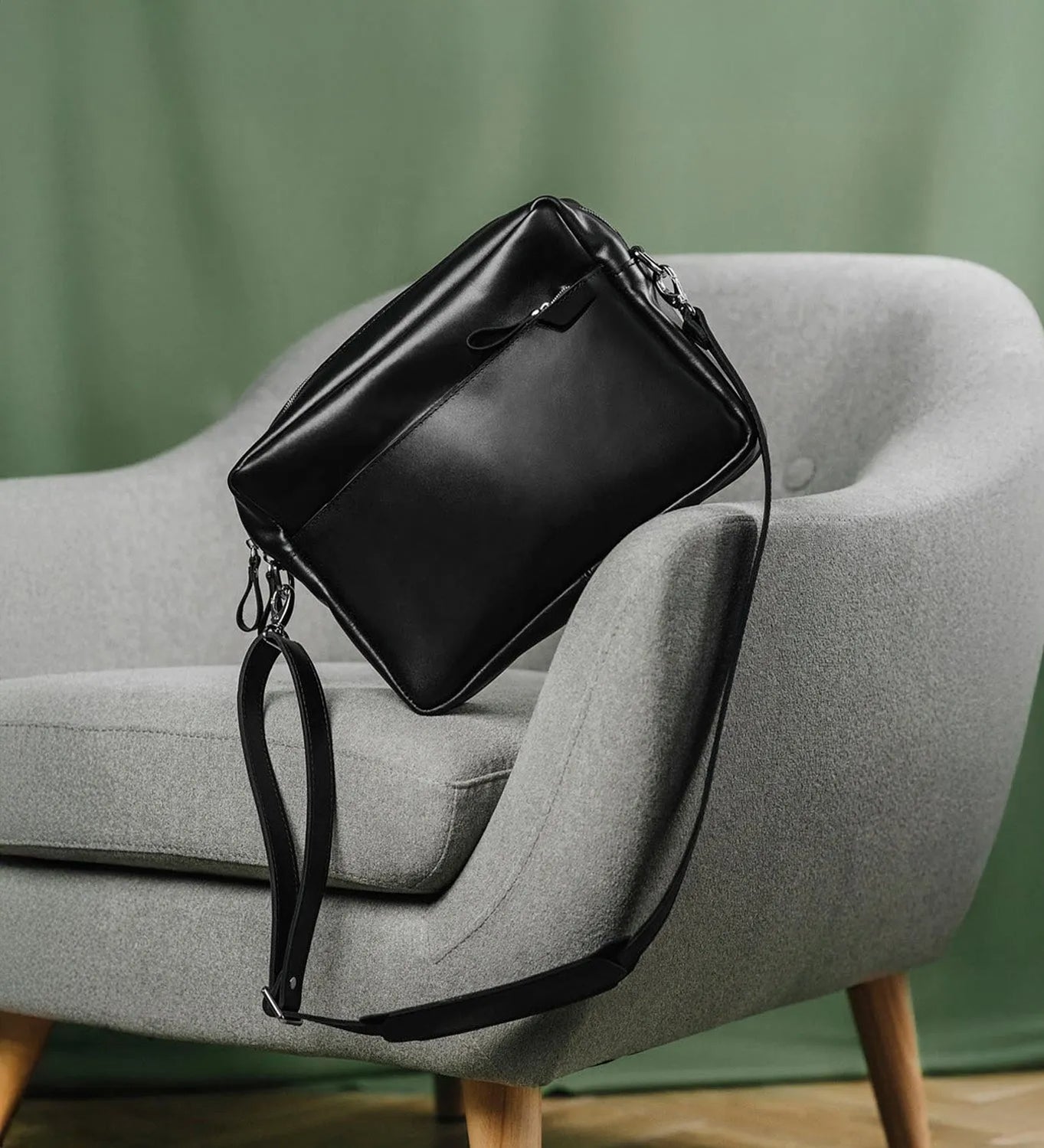 Everyday Leather Messenger with Zip | Squad
