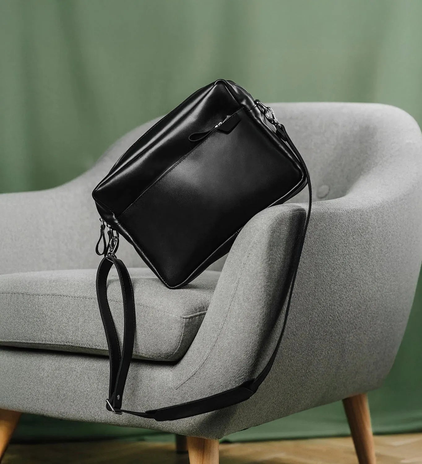 Everyday Leather Messenger with Zip | Squad
