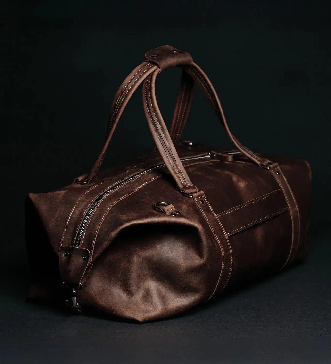 Handmade Distressed Leather Duffel – Travel Bag for Men | Stout M/L