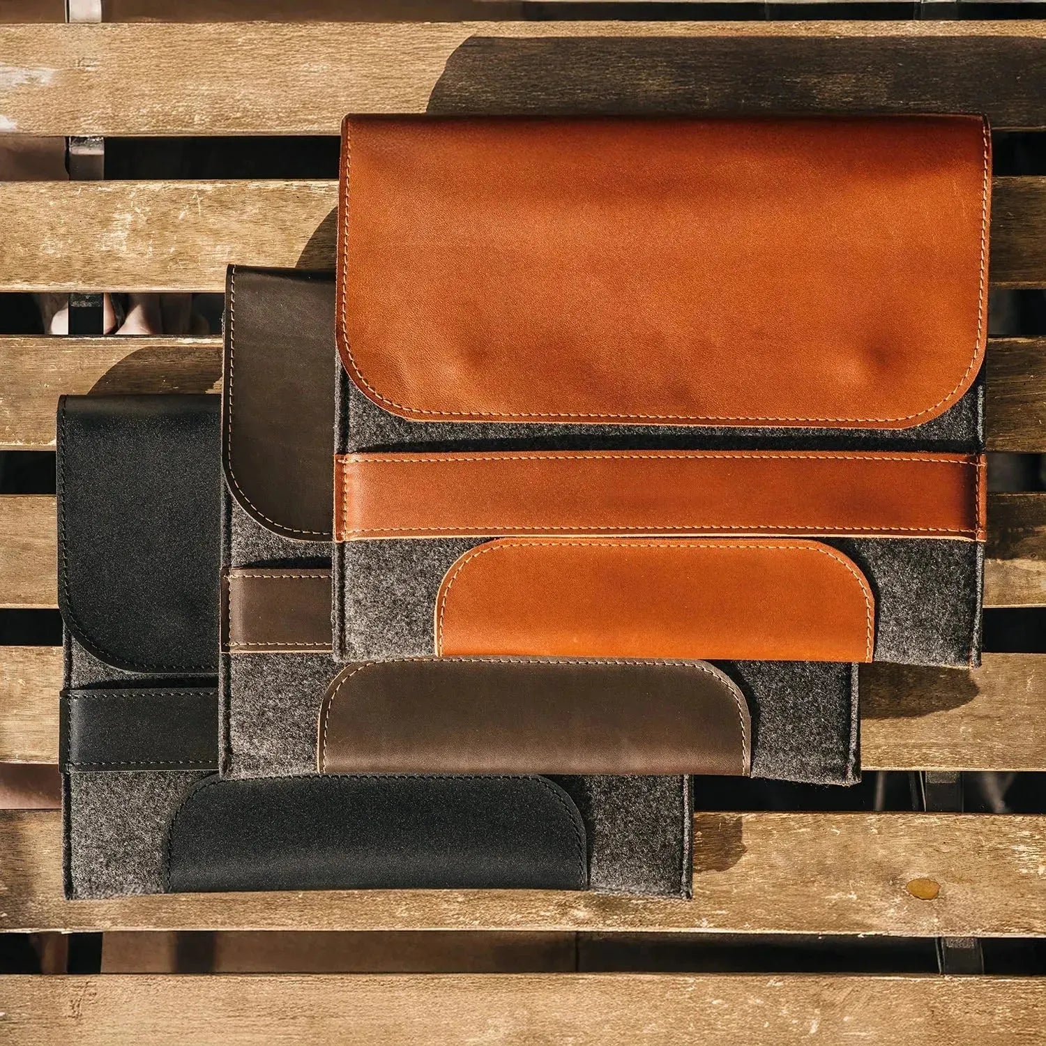 Wool & Leather Laptop Sleeve for Macbook – Magnetic Closure