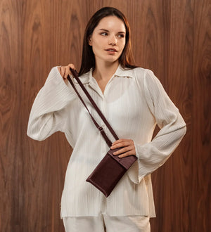 Minimalist Phone Pouch – Grainy Leather Crossbody Bag