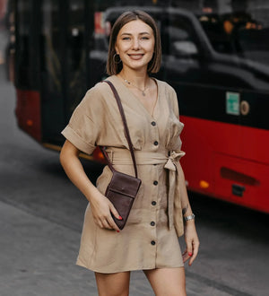 Minimalist Phone Pouch – Grainy Leather Crossbody Bag