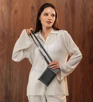 Minimalist Phone Pouch – Grainy Leather Crossbody Bag