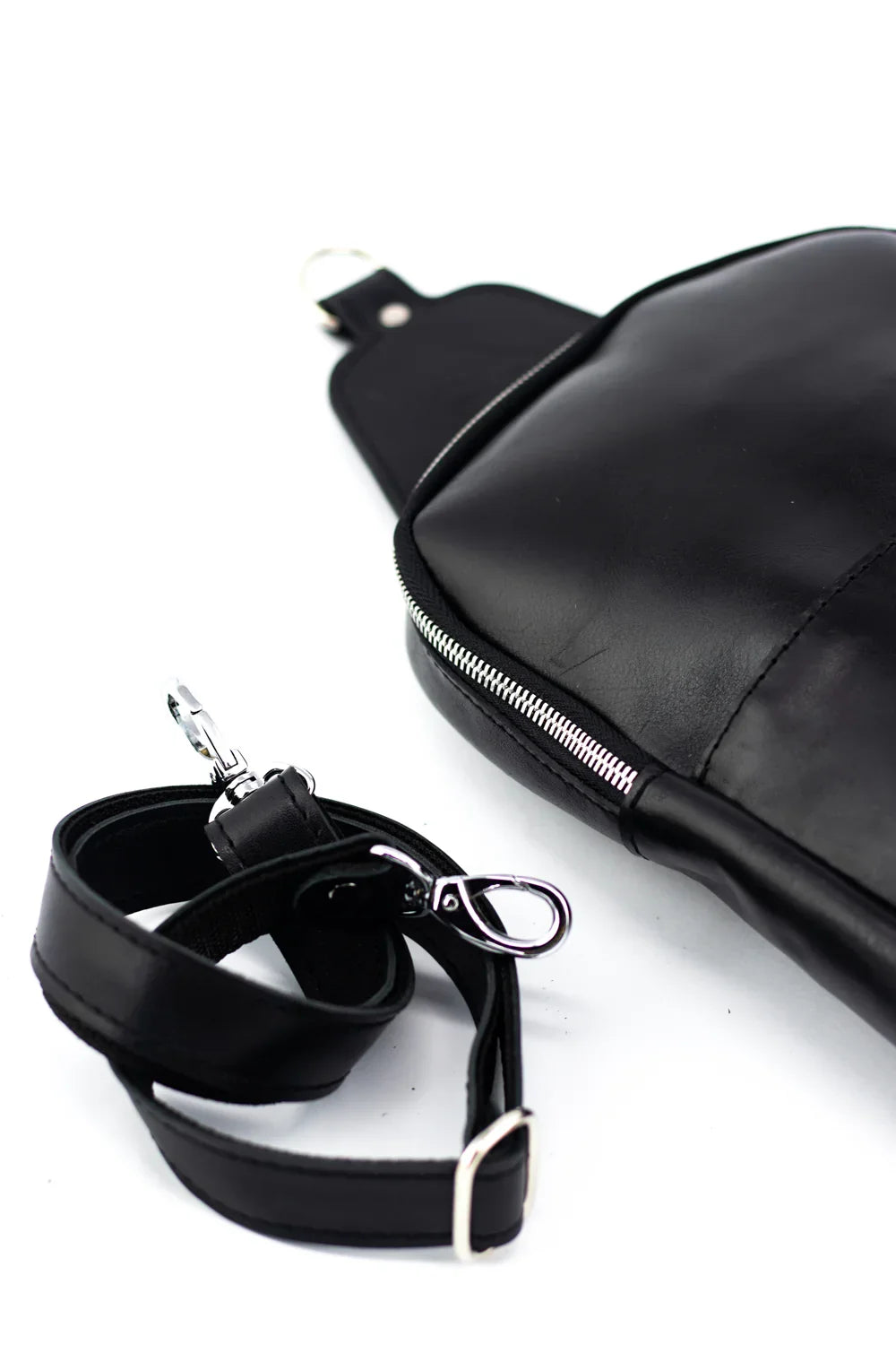 Smooth Leather Sling Bag – Everyday Men’s Crossbody