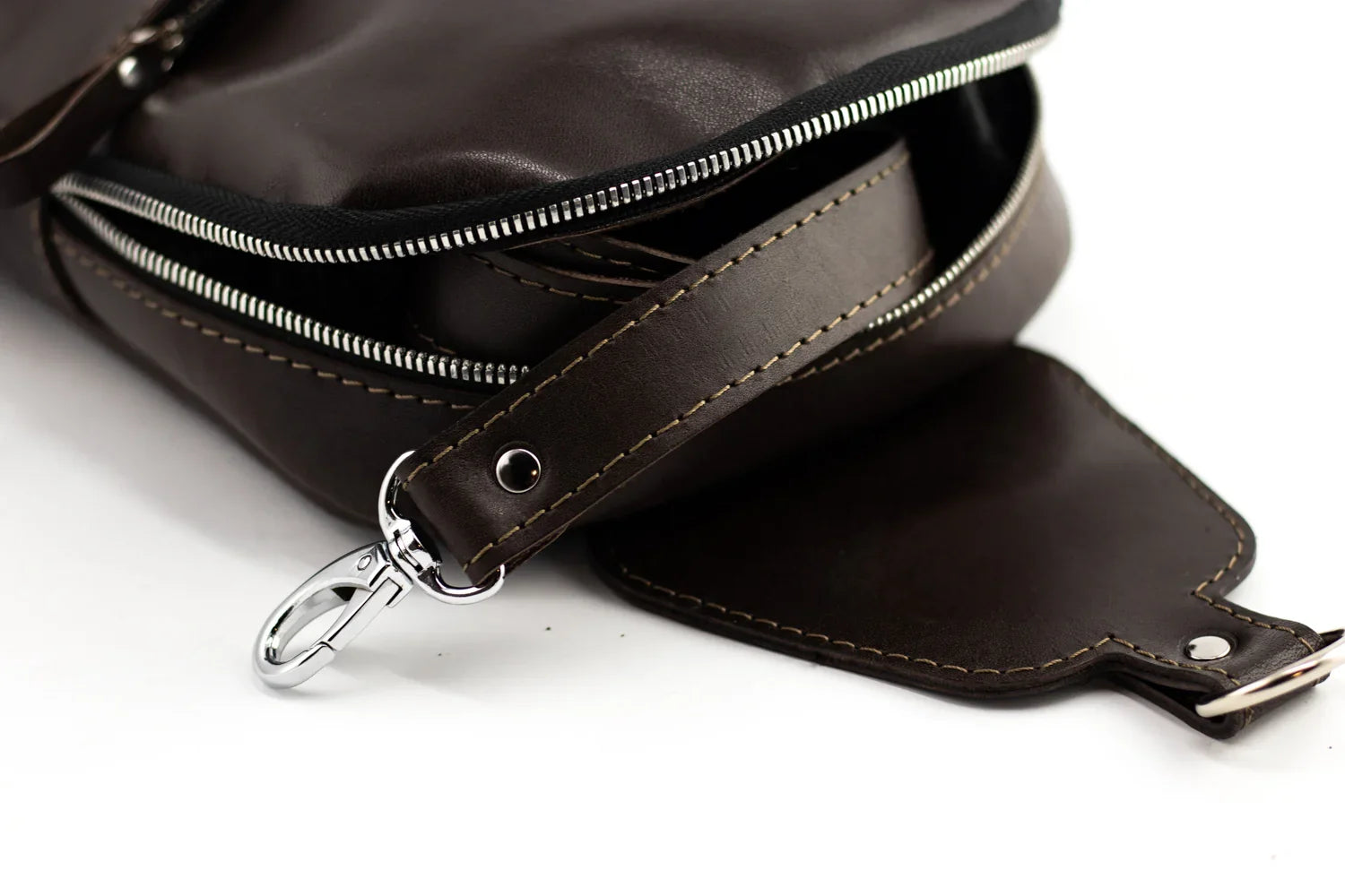 Smooth Leather Sling Bag – Everyday Men’s Crossbody