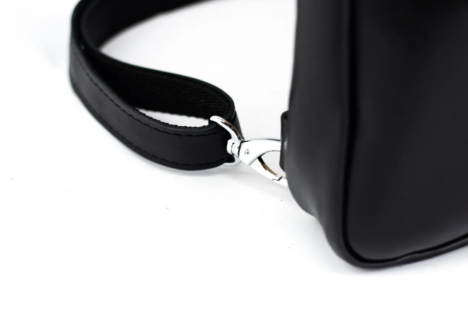 Smooth Leather Sling Bag – Everyday Men’s Crossbody