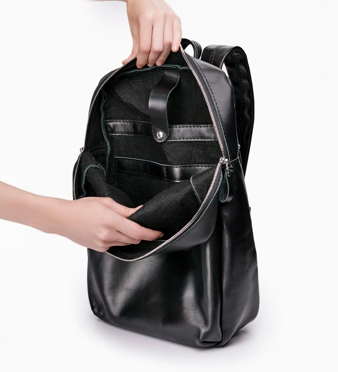 Smooth Leather Backpack for Everyday – fits Laptop 15.6/17'' | Nomad